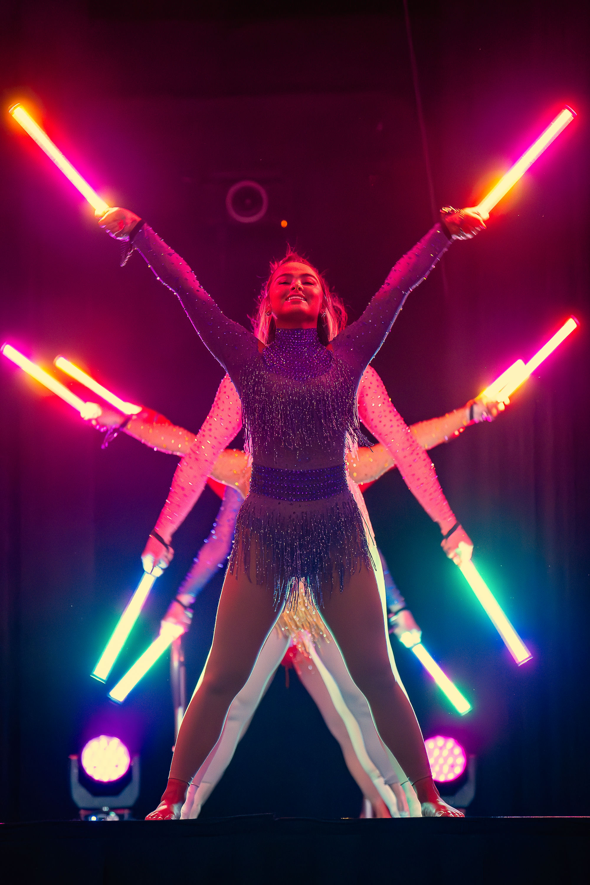 Aerial teardrop bar champagne pour