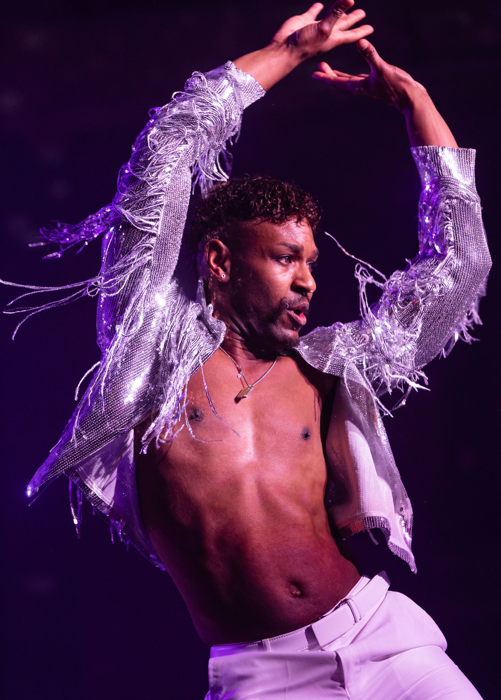 Cubby wall dancers in synchronized performance