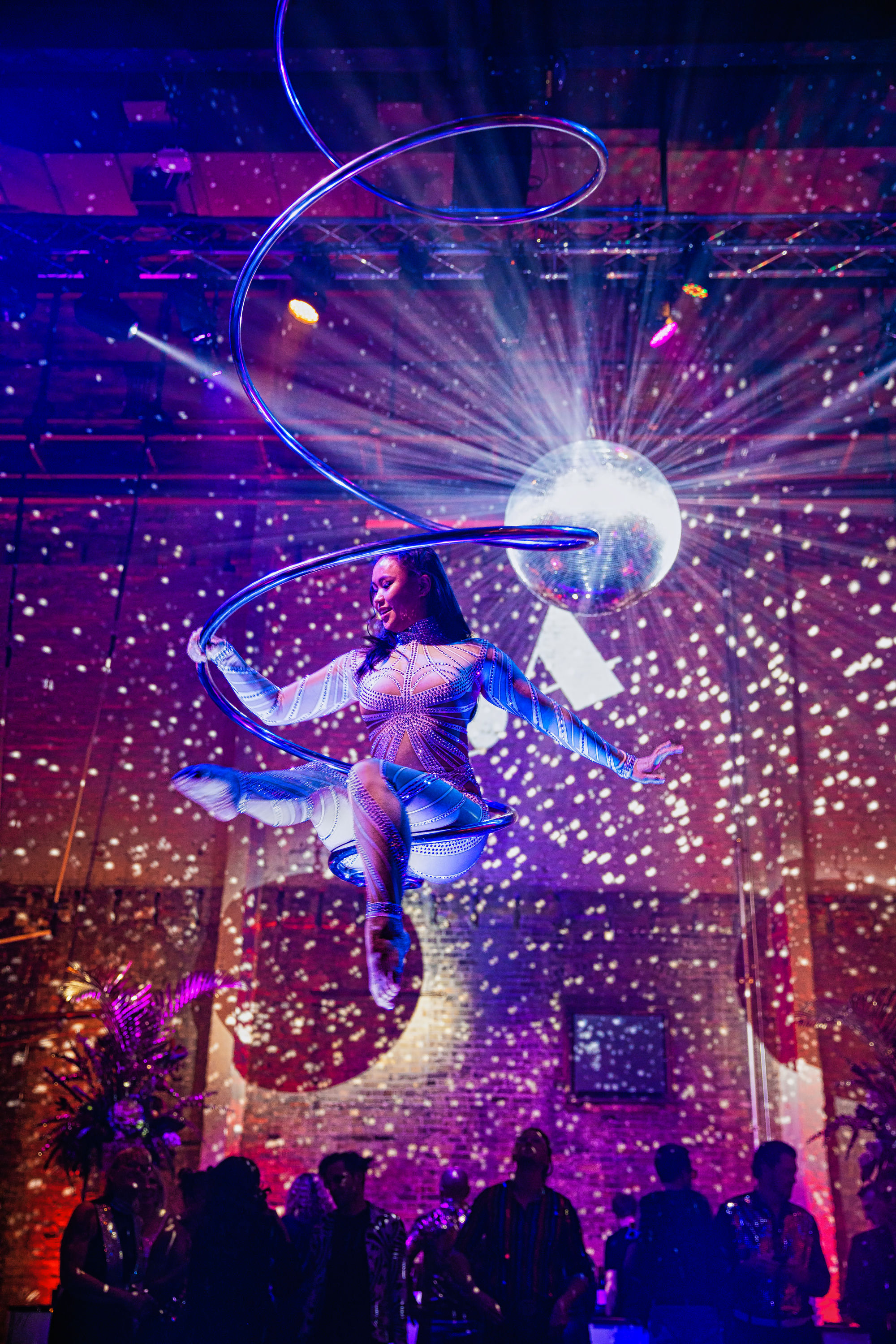 Stretch limo arrival with paparazzi