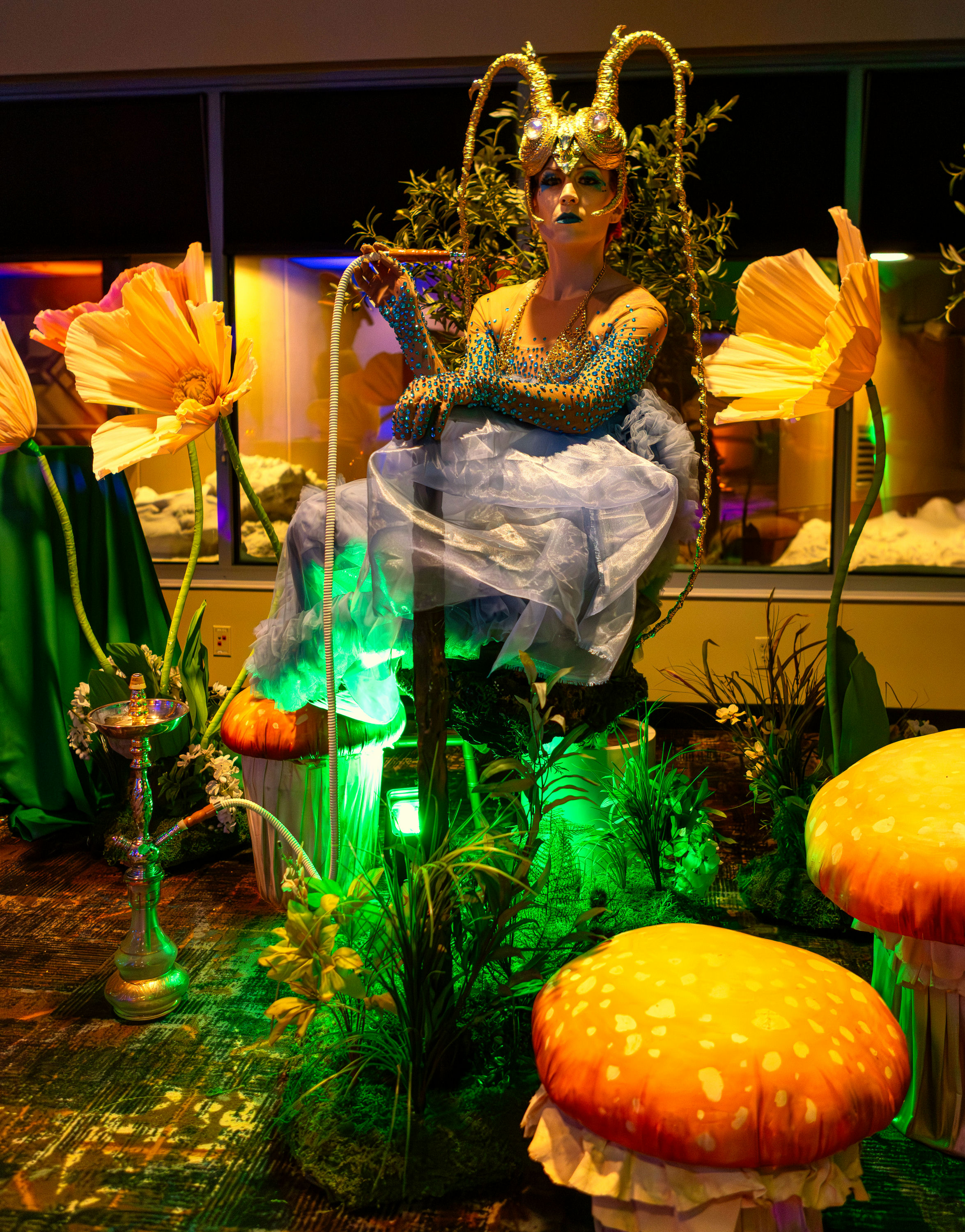 Red Queen elevated above the crowd